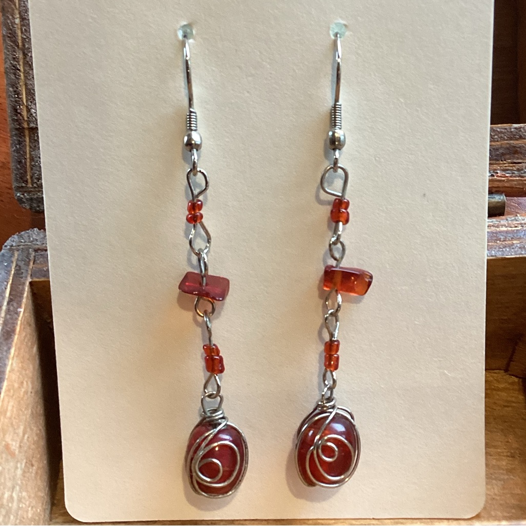 Red Dangle Earrings 8$